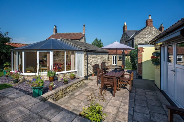 How to Design an Elegant Conservatory That Doubles as a Dining Area?