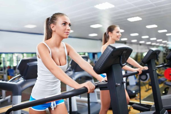 How Can You Design a High-Tech Fitness Room with Advanced Biometric Monitoring?