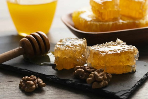 What Are the Potential Health Benefits of Manuka Honey for Resistant Infections?